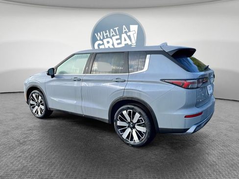 New 2026 Mitsubishi Outlander SE image 3