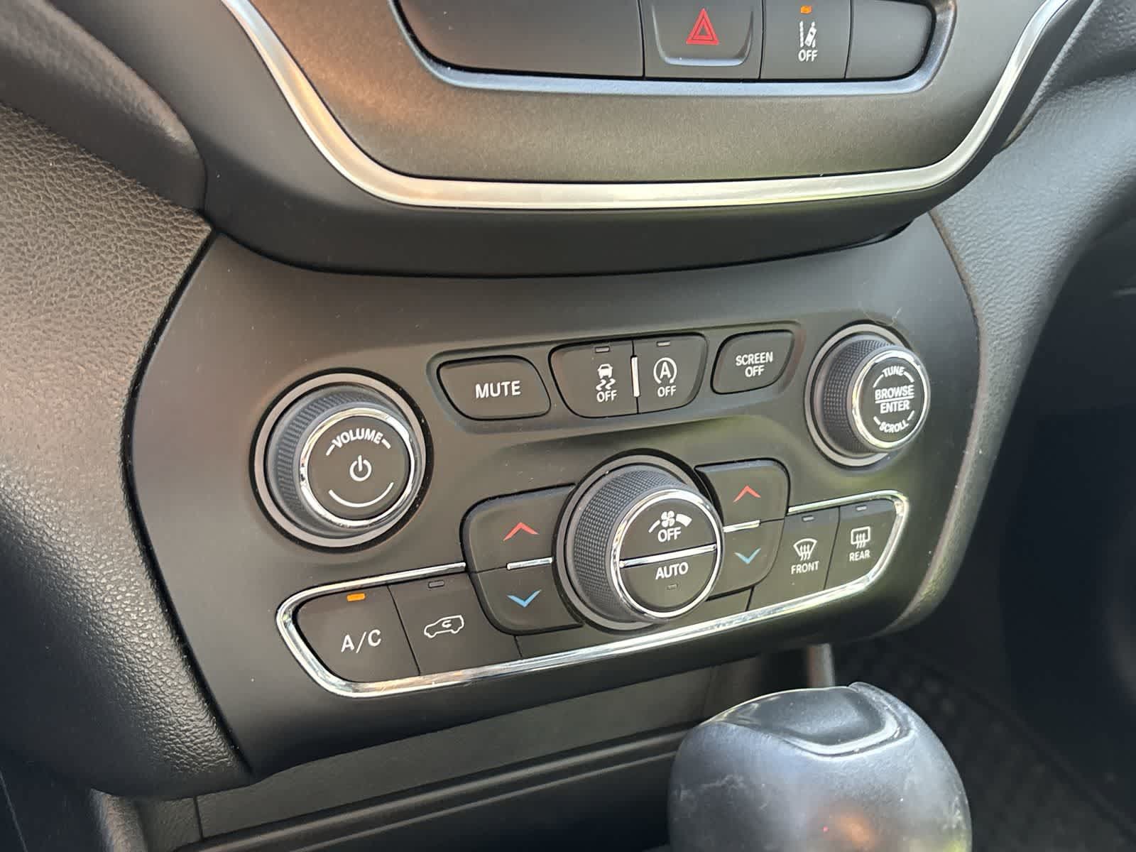 Used 2022 Jeep Cherokee Trailhawk w/ Sound & Nav Group AWD/4WD image 20