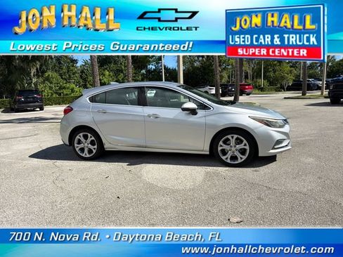 Used 2018 Chevrolet Cruze Premier FWD image 14