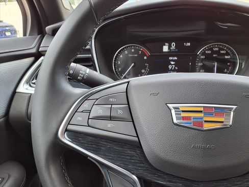 Certified 2025 Cadillac XT5 Premium Luxury image 28