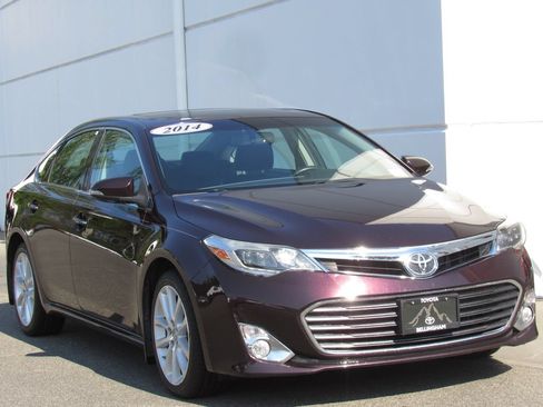 Used 2014 Toyota Avalon Limited FWD image 2