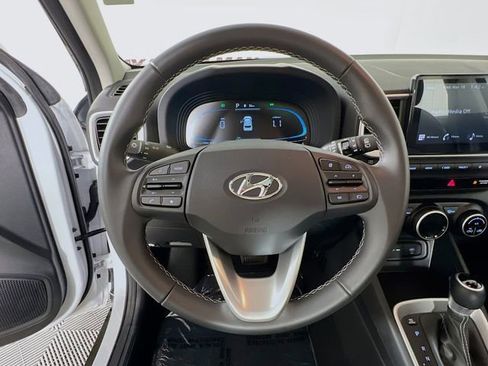 Used 2025 Hyundai Venue SEL image 12