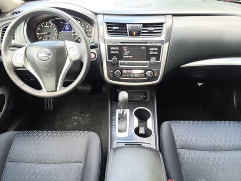 Used 2017 Nissan Altima 2.5 SV w/ Convenience Package FWD image 8