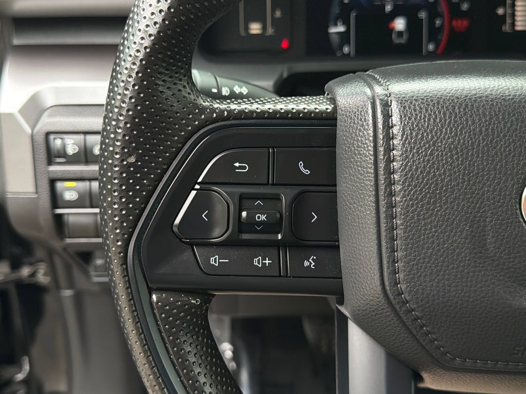 Used 2025 Toyota Tacoma SR5 AWD/4WD image 17