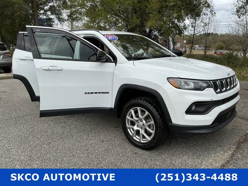 Used 2023 Jeep Compass Latitude w/ Sun and Sound Group image 31