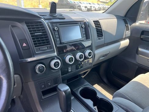 Used 2019 Toyota Sequoia SR5 AWD/4WD image 33