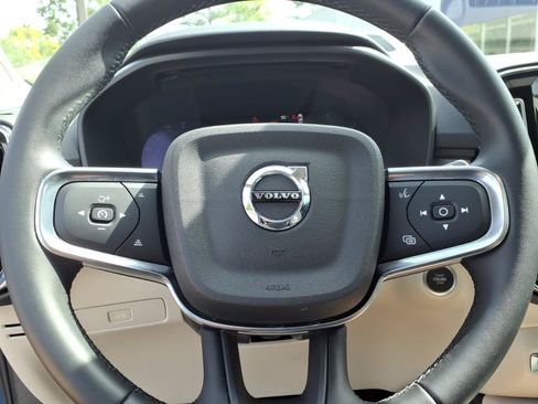 Certified 2023 Volvo XC40 B4 Ultimate FWD image 27