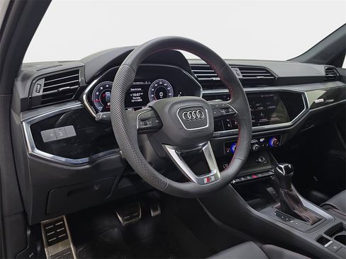 Used 2025 Audi Q3 2.0T Premium Plus w/ Premium Plus Package image 19