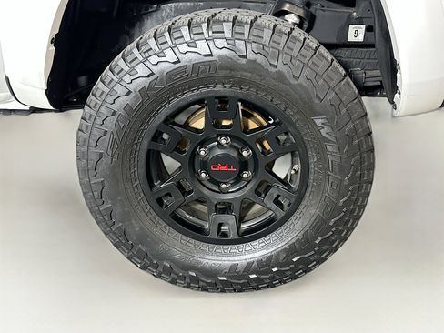 Used 2019 Toyota Tacoma TRD Sport image 11