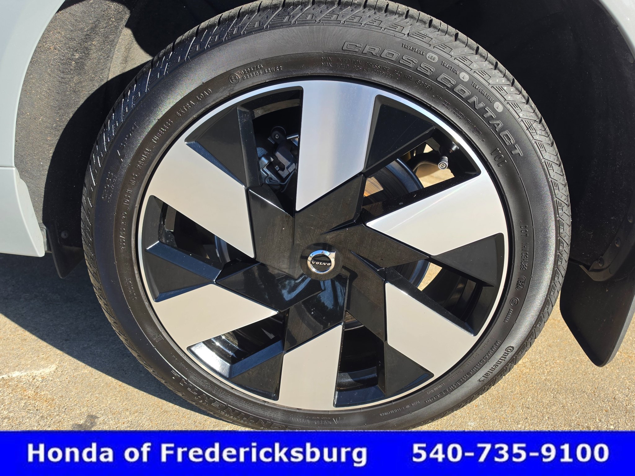 Used 2025 Volvo XC60 T8 Plus w/ Protection Package Premier AWD/4WD image 14