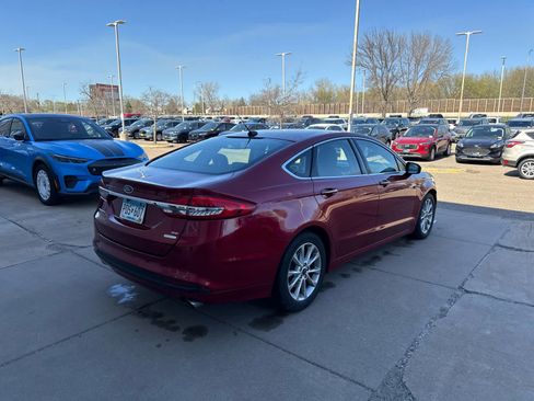 Used 2017 Ford Fusion SE w/ Fusion SE Technology Package image 7