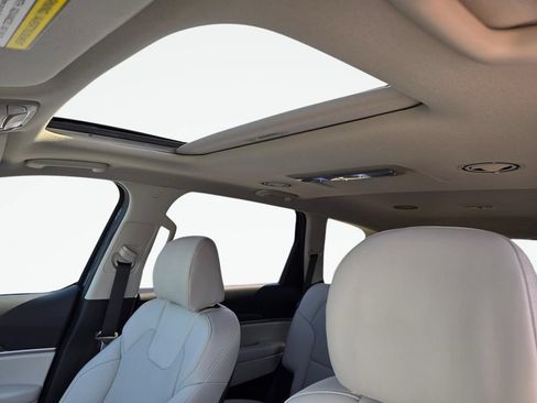 Used 2025 Kia Telluride S FWD image 17
