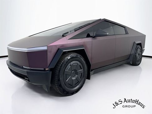 Used 2024 Tesla Cybertruck AWD Crew Cab image 3