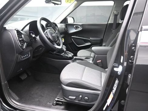 Used 2025 Kia Soul EX FWD image 17
