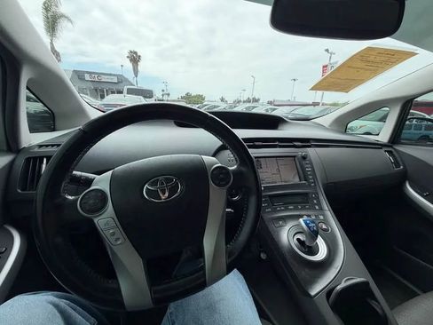 Used 2010 Toyota Prius Five FWD image 6