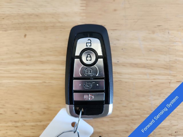 Used 2020 Ford Edge Titanium w/ Class II Trailer Tow Package AWD/4WD image 10
