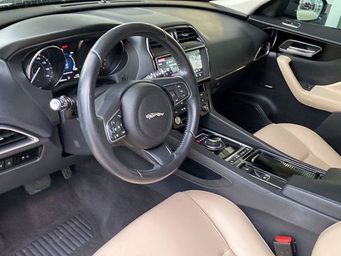 Used 2020 Jaguar F-PACE Premium AWD/4WD image 17