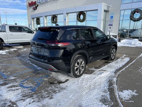 Used 2023 Nissan Rogue SV image 4
