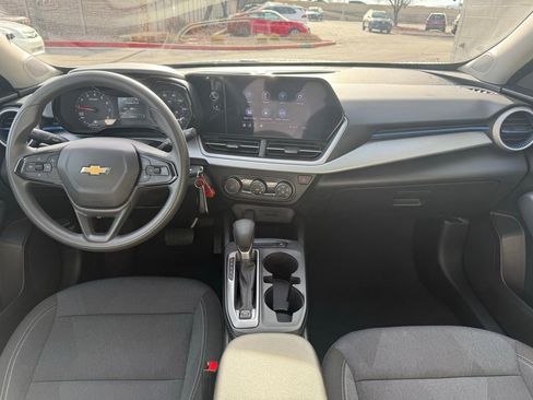 Used 2025 Chevrolet Trax LS image 12
