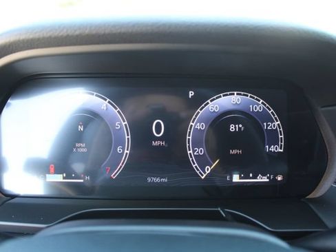Used 2025 Jeep Grand Cherokee Altitude RWD image 18