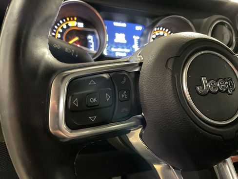 Used 2018 Jeep Wrangler Unlimited Sahara AWD/4WD image 32