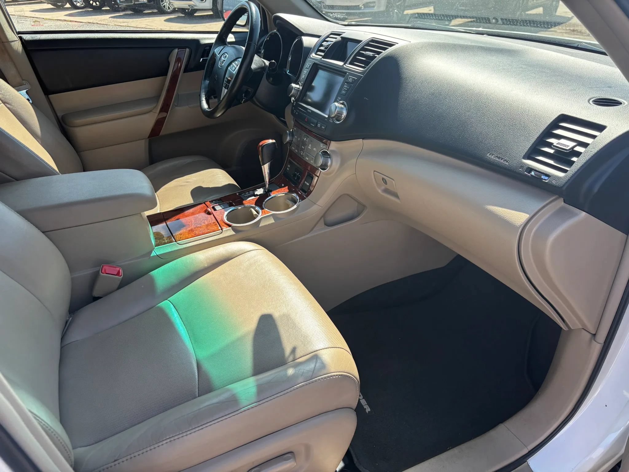 Used 2012 Toyota Highlander Limited w/ Tow Pkg AWD/4WD image 23