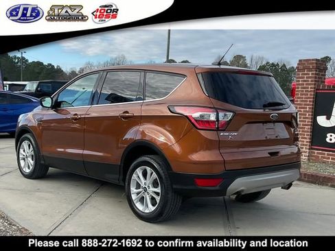 Used 2017 Ford Escape SE image 5