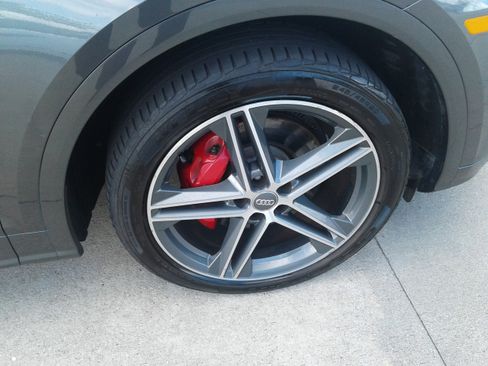 Used 2018 Audi SQ5 Premium Plus w/ S Sport Package image 9