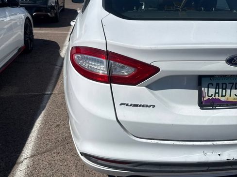 Used 2016 Ford Fusion SE FWD image 3