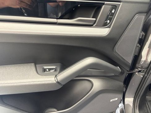 Certified 2024 Porsche Cayenne AWD/4WD image 19