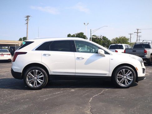 Used 2023 Cadillac XT5 Premium Luxury w/ Technology Package AWD/4WD image 4