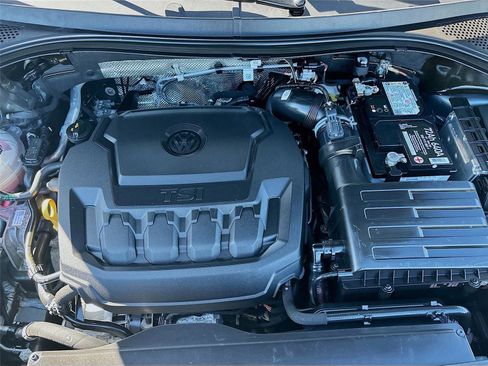 Used 2022 Volkswagen Tiguan SE R-Line image 30