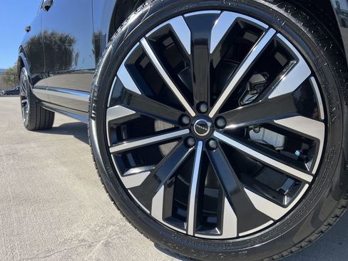 Used 2025 Volvo XC90 T8 Core image 7
