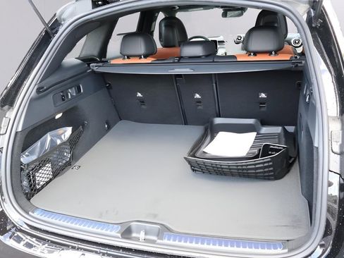 Used 2025 Mercedes-Benz GLC 300 4MATIC image 18