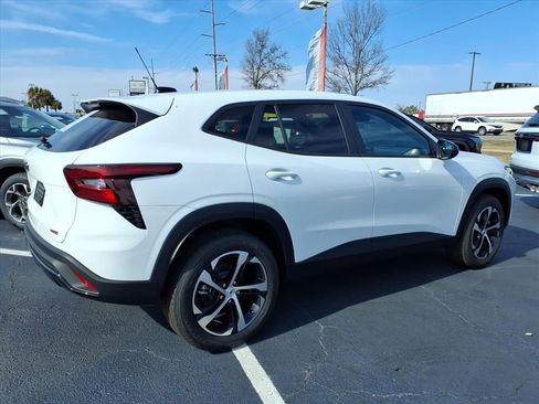 New 2026 Chevrolet Trax RS w/ Sunroof Package image 3