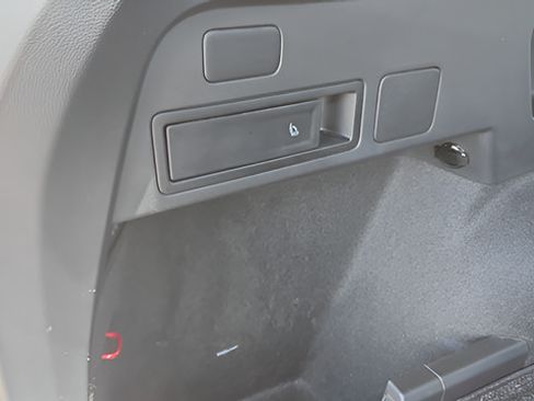 Used 2024 Volkswagen Tiguan SE AWD/4WD image 29