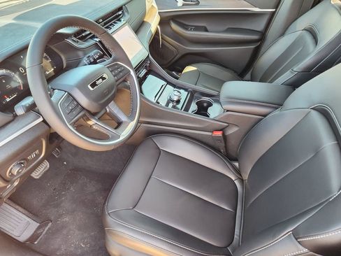 New 2025 Jeep Grand Cherokee L Limited image 9