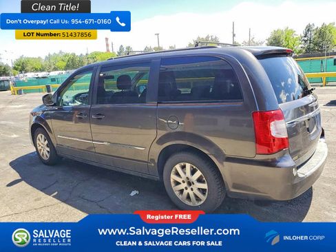 Used 2016 Chrysler Town & Country Touring FWD image 3