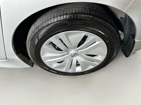 Used 2025 Nissan Leaf S image 11