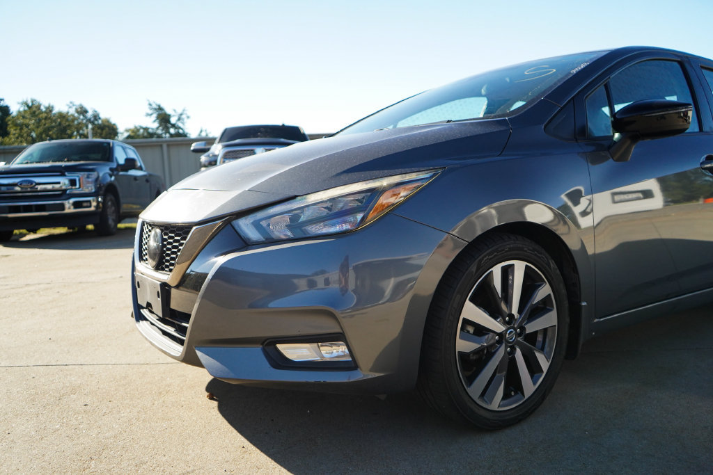 Used 2020 Nissan Versa SR w/ Convenience Package FWD image 17