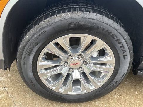 Used 2025 GMC Yukon XL Denali AWD/4WD image 14