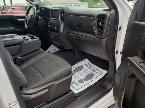 Used 2022 Chevrolet Silverado 1500 Custom w/ LPO, Dark Essentials Package AWD/4WD image 10
