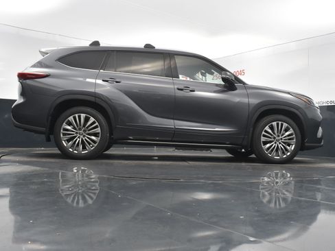 Used 2022 Toyota Highlander Platinum image 45