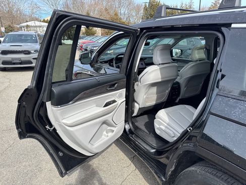 Used 2023 Jeep Grand Cherokee L Overland w/ Luxury Tech Group IV image 31