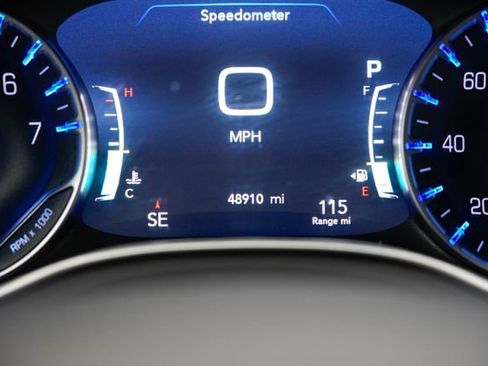 Used 2024 Chrysler Pacifica Touring-L image 35