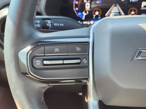 Used 2025 Chevrolet Colorado Trail Boss AWD/4WD image 15