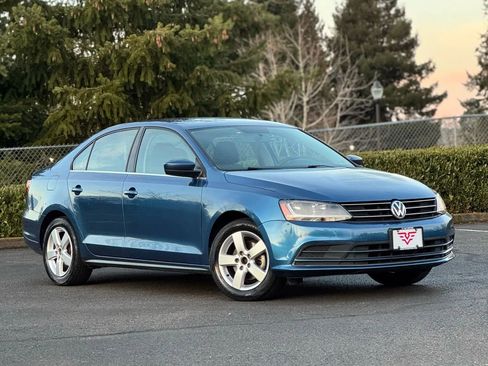 Used 2017 Volkswagen Jetta S w/ Jetta S Cold Weather Package image 4