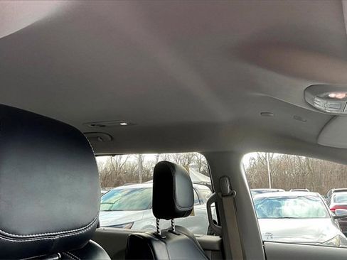 Used 2023 Chrysler Pacifica Touring-L image 21