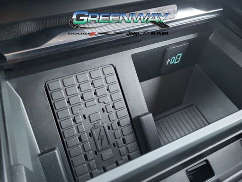 Used 2024 Ford F350 Platinum w/ FX4 Off-Road Package image 19