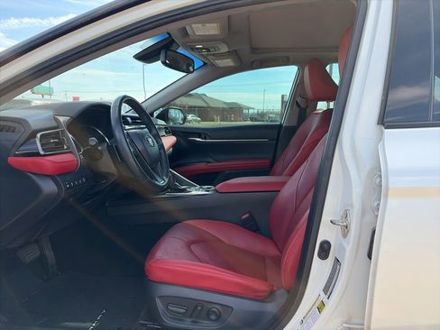 Used 2020 Toyota Camry XSE image 7